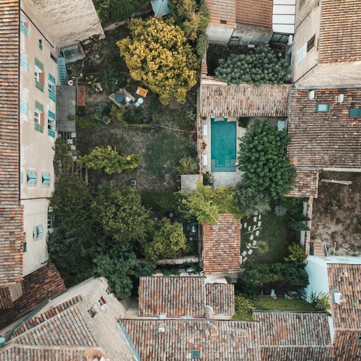 Outdoor terrace seating suitable for families in Paris